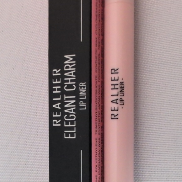 RealHer Elegant Charm Lip Liner - Pale Pink - Picture 2 of 3
